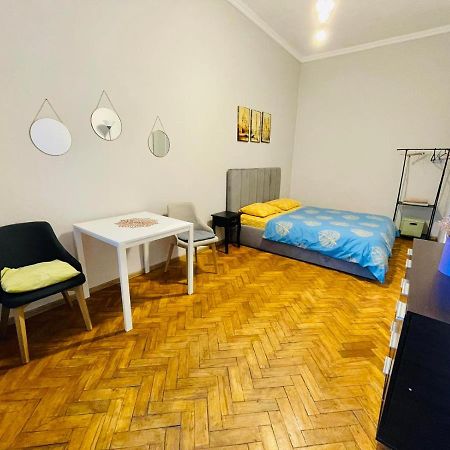 Джерельна 25, Апартаменти В Центрі З Двома Ізольованими Спальнями Leópolis Exterior foto