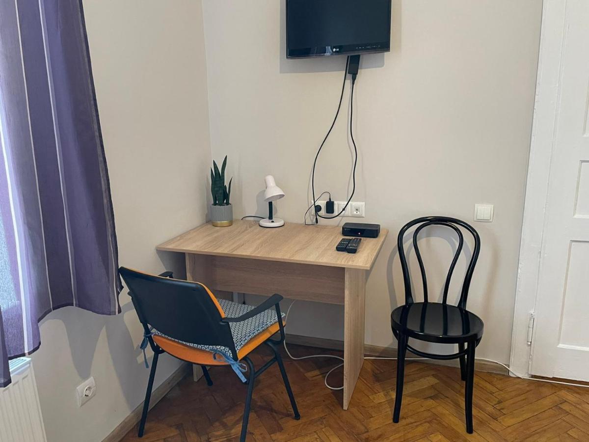 Джерельна 25, Апартаменти В Центрі З Двома Ізольованими Спальнями Leópolis Exterior foto